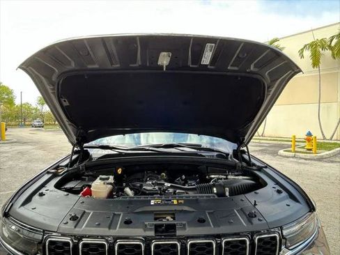 Certified 2024 Jeep Grand Cherokee L Limited RWD image 32