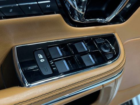 Used 2015 Jaguar XJ L Portfolio AWD/4WD image 17