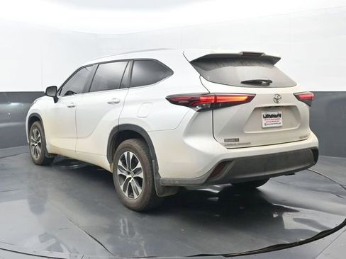 Used 2026 Toyota Highlander XLE image 3