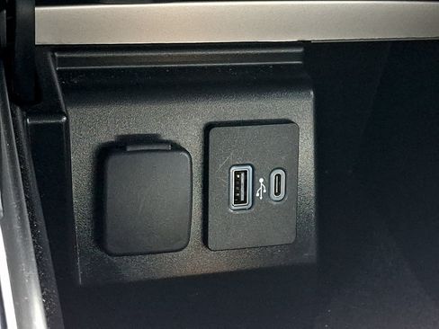 Certified 2022 Ford Explorer XLT w/ Equipment Group 202A RWD image 23