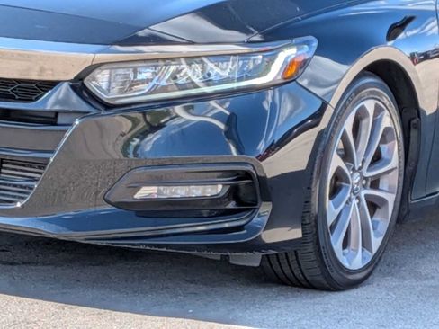 Used 2018 Honda Accord Sport image 10