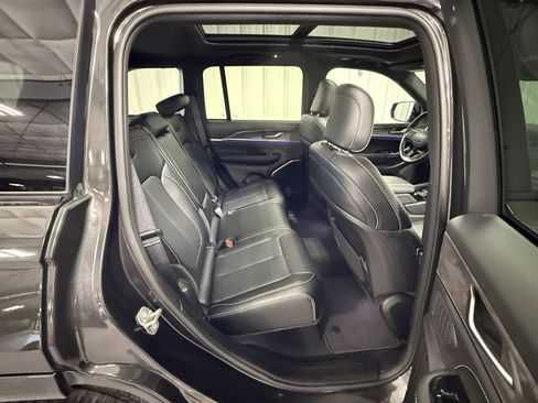 Used 2024 Jeep Grand Cherokee Overland w/ Trailer Tow Package AWD/4WD image 9