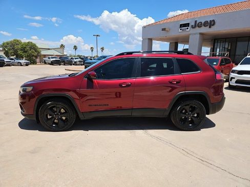 Used 2021 Jeep Cherokee Latitude Plus FWD image 2