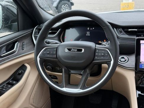 New 2025 Jeep Grand Cherokee L Limited w/ Luxury Tech Group II AWD/4WD image 11