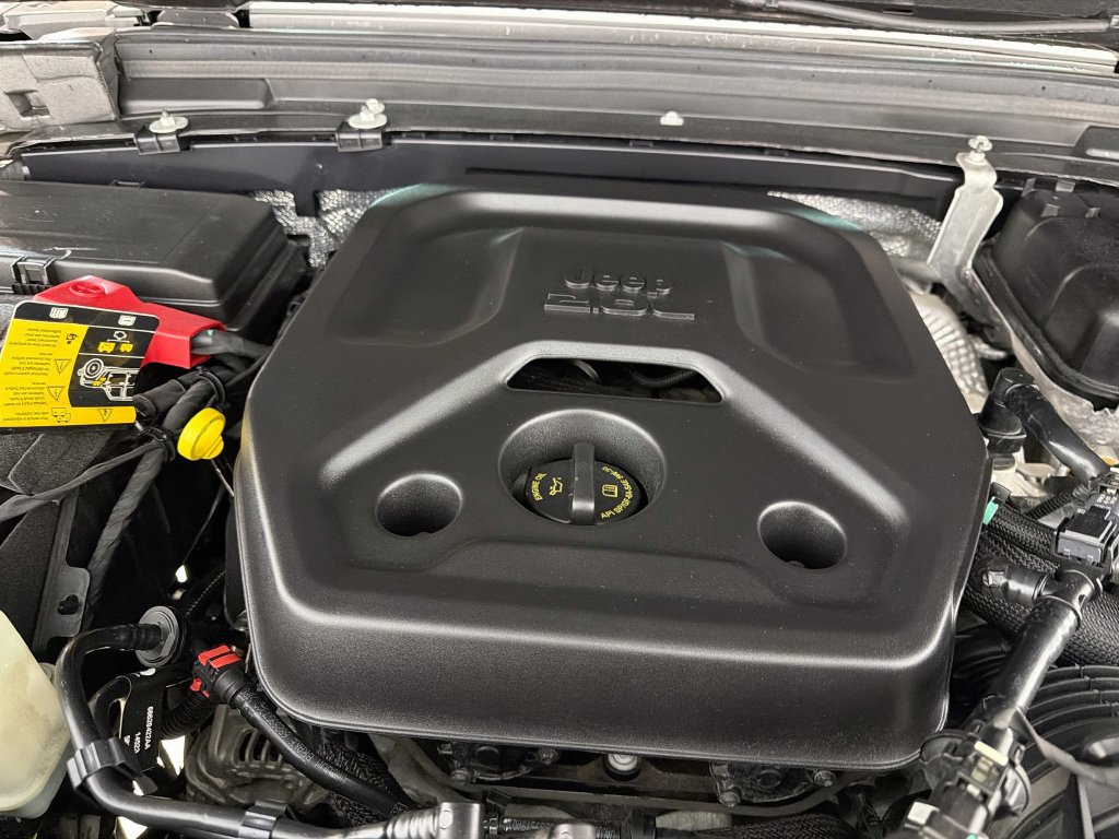 Used 2024 Jeep Wrangler Sport AWD/4WD image 30