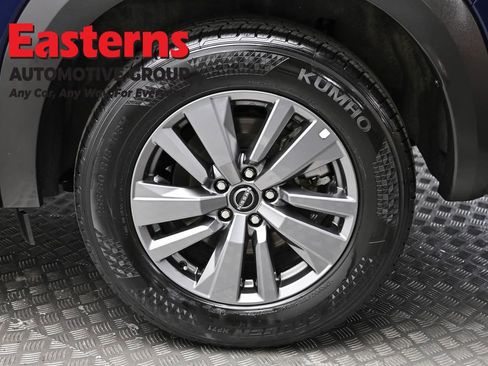 Used 2025 Nissan Pathfinder SV FWD image 8