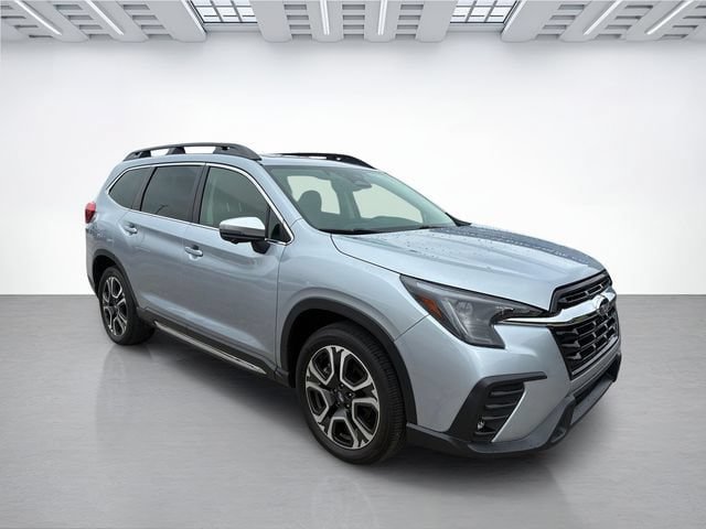 Used 2023 Subaru Ascent Limited w/ Technology Package AWD/4WD image 2