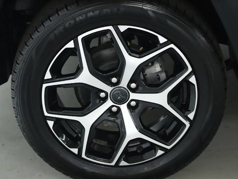 Used 2025 Jeep Compass Limited AWD/4WD image 12