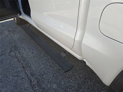 Used 2022 GMC Sierra 1500 SLT w/ SLT Convenience Package image 5