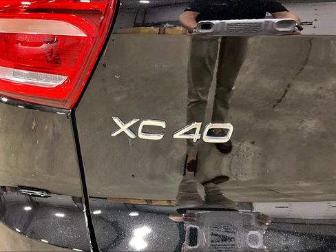 Used 2025 Volvo XC40 B5 Core w/ Protection Package Premier AWD/4WD image 23
