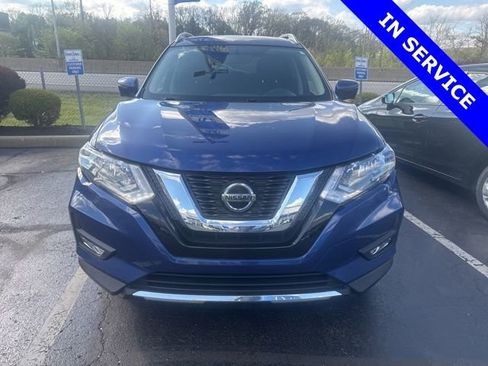 Used 2018 Nissan Rogue SV w/ Premium Package FWD image 2