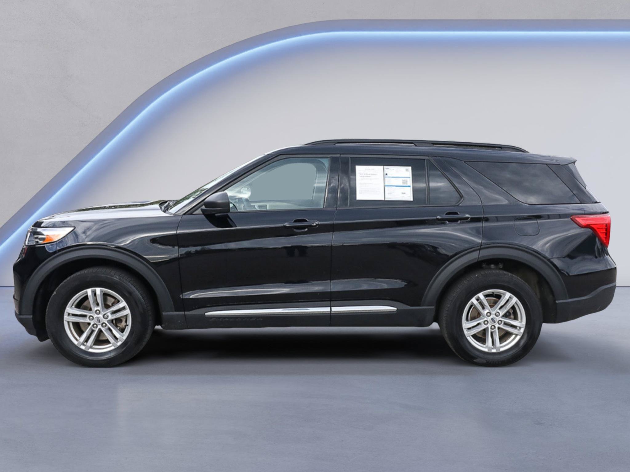 Certified 2023 Ford Explorer XLT w/ Equipment Group 202A AWD/4WD image 3