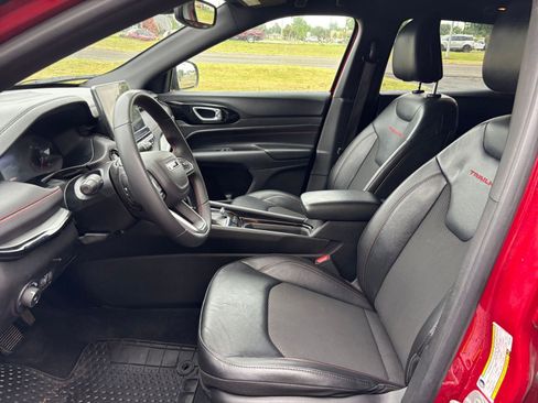 Used 2025 Jeep Compass Trailhawk AWD/4WD image 25