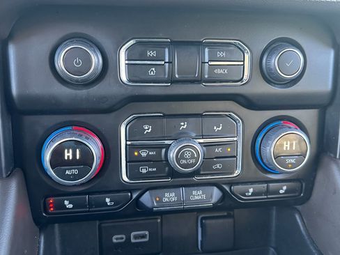 Used 2024 Chevrolet Suburban Z71 w/ Luxury Package image 18