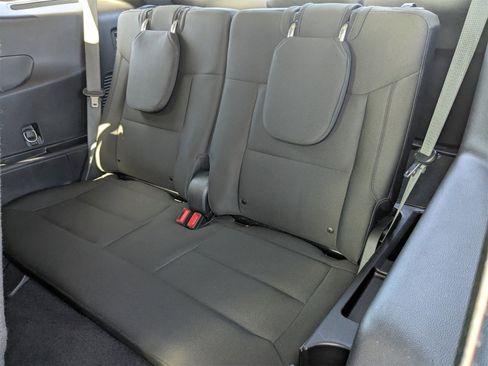 Used 2021 Ford Explorer XLT image 14