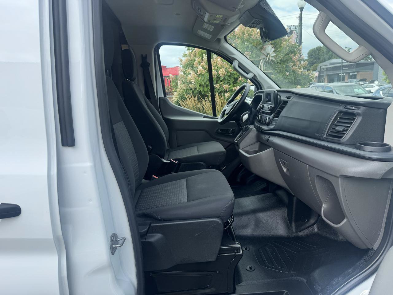 Used 2025 Ford Transit 250 Low Roof w/ Exterior Upgrade Package RWD image 18