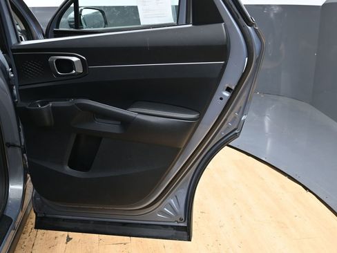 Used 2023 Kia Sorento LX image 37