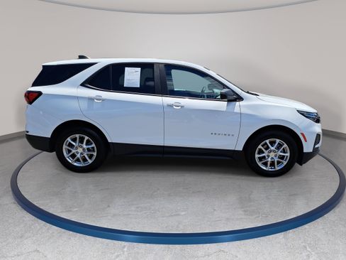 Used 2022 Chevrolet Equinox LS w/ LS Convenience Package FWD image 4