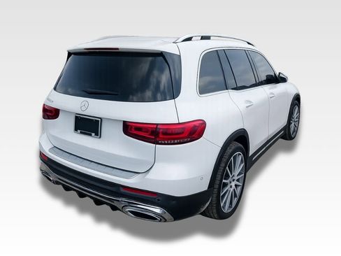 Used 2021 Mercedes-Benz GLB 250 image 4