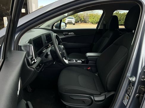 Used 2025 Kia Sportage LX image 10