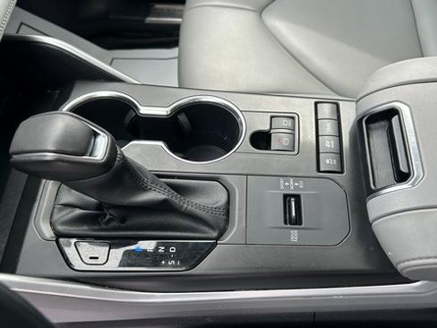 Used 2021 Toyota Highlander XLE image 36