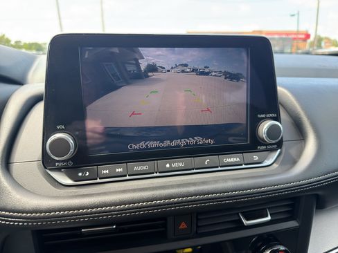 Used 2024 Nissan Rogue SV FWD image 23