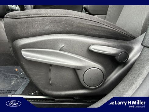 Used 2017 Jeep Renegade Latitude w/ Cold Weather Group AWD/4WD image 14