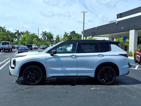 New 2026 Mitsubishi Outlander SEL Black Edition FWD image 3