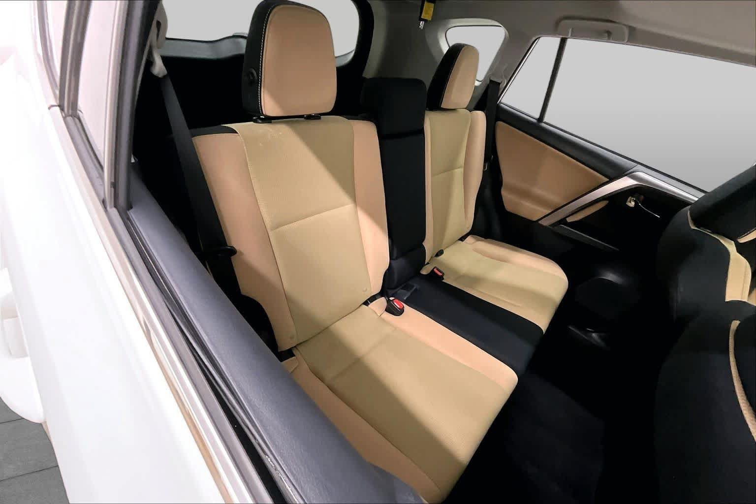 Used 2018 Toyota RAV4 XLE w/ Plus Extra Value Package FWD image 19