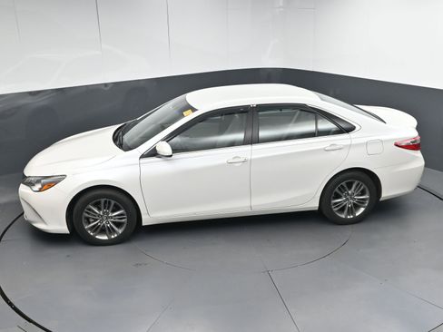 Used 2017 Toyota Camry SE image 36