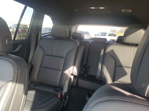 Used 2024 GMC Acadia Elevation image 28