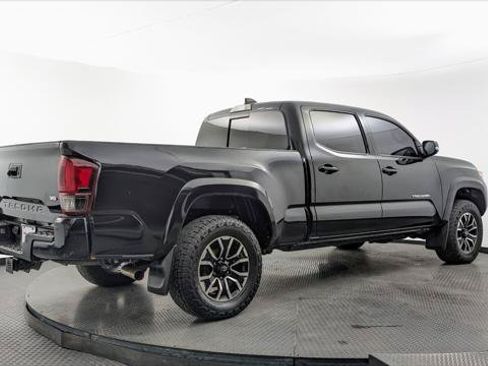 Used 2022 Toyota Tacoma TRD Sport w/ TRD Premium Sport Package AWD/4WD image 8