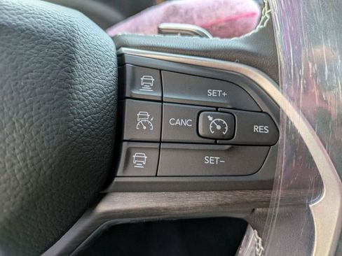 New 2025 Jeep Grand Cherokee Limited w/ Black Appearance Package image 16