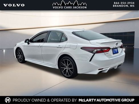 Used 2024 Toyota Camry SE image 6