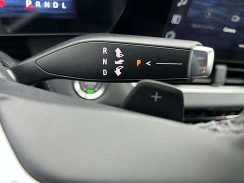 New 2026 Chevrolet Equinox LT w/ Convenience Package II image 16