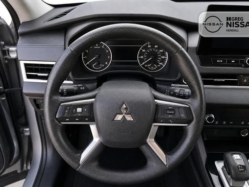 Used 2025 Mitsubishi Outlander ES FWD image 9