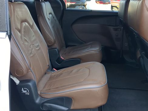 Used 2020 Chrysler Pacifica Limited image 20