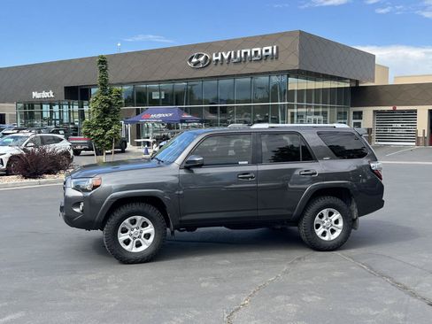 Used 2017 Toyota 4Runner SR5 AWD/4WD image 1