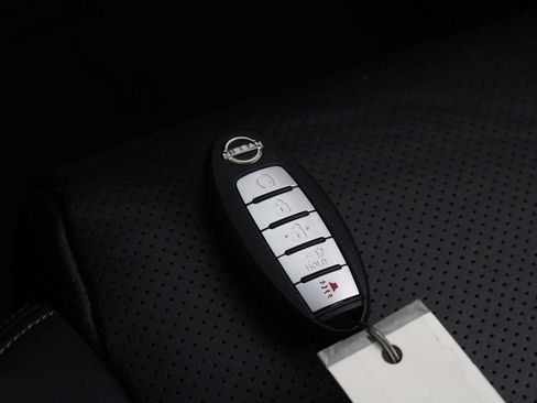 Used 2022 Nissan Rogue Platinum w/ Head-Up Display Package FWD image 32