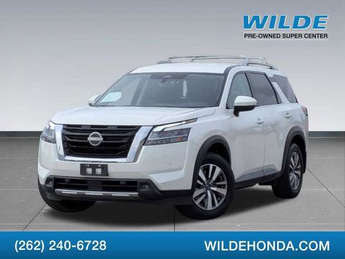 Used 2023 Nissan Pathfinder SL AWD/4WD image 2