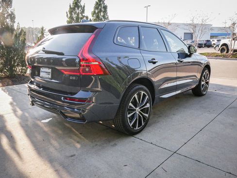 Used 2025 Volvo XC60 B5 Plus image 10