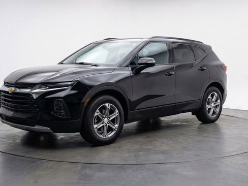 Used 2025 Chevrolet Blazer LT image 3