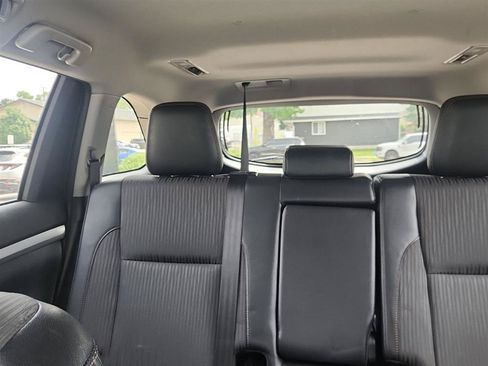 Used 2019 Toyota Highlander Plus AWD/4WD image 15