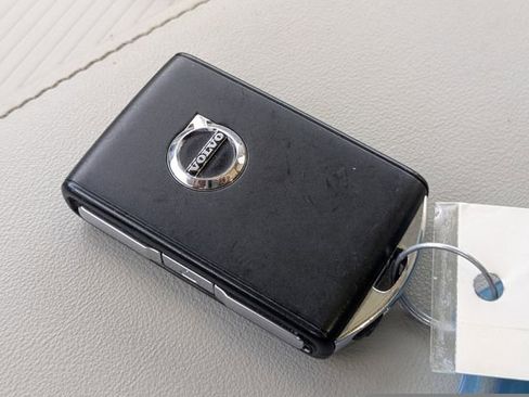 Certified 2023 Volvo XC60 B5 Core image 37