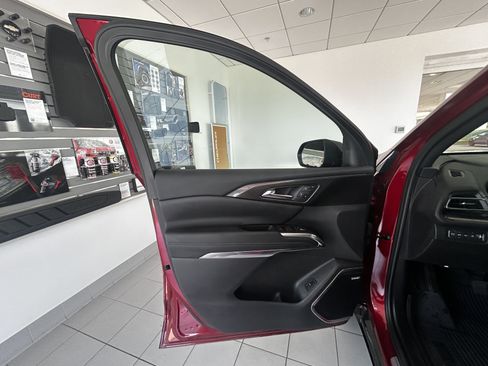 Used 2025 Chevrolet Traverse High Country w/ LPO, Floor Liner Package AWD/4WD image 18