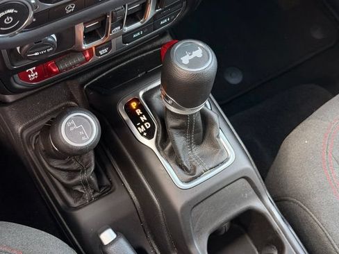 Used 2025 Jeep Wrangler Unlimited Rubicon AWD/4WD image 36