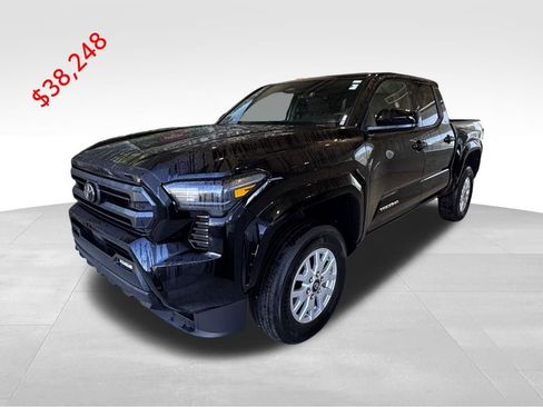 Certified 2025 Toyota Tacoma SR5 image 4