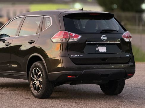 Used 2016 Nissan Rogue S AWD/4WD image 16