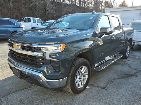 Used 2025 Chevrolet Silverado 1500 LT image 2