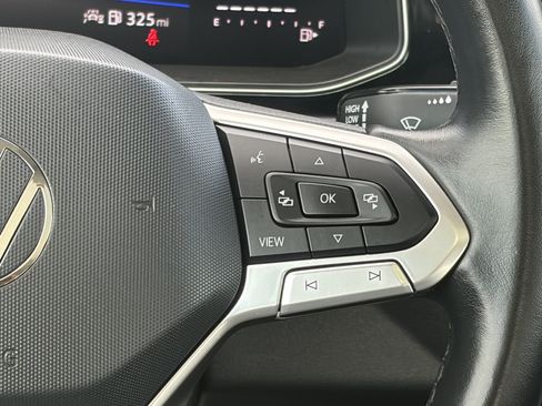 Used 2025 Volkswagen Jetta SE FWD image 18